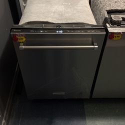 KitchenAid Stainless Steel Top Control Dishwasher‼️