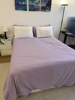 FREE Queen Bed, Mattress, Foldable Mattress + Bedding