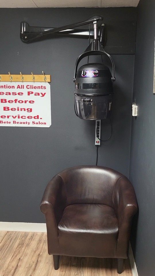 Kwik Hair Dryer With Chair.