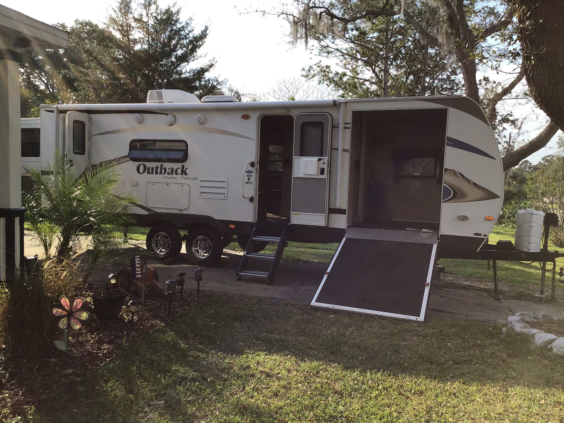 2011 Keystone Outback Ultra Light