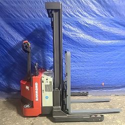 2018 Raymond Electric Pallet Stacker RSS40 - 13