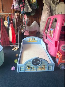 Bluey toddler bed with mattress