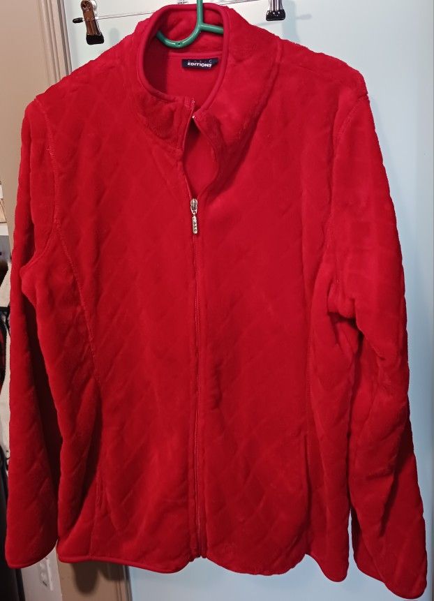 WOMEN'S BASIC EDITIONS BRAND RED FLEECE JACKET, SIZE XL, NO STAINS OR DISCOLORATIONS