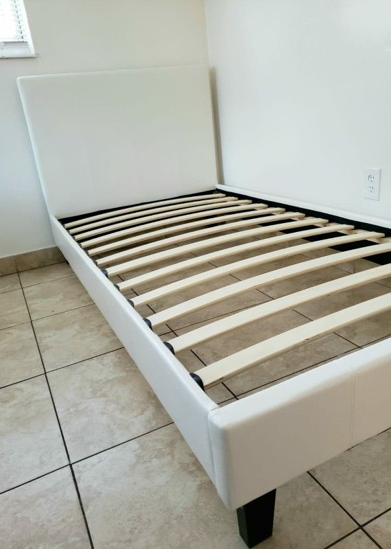 NEW IN BOX TWIN UPHOLSTERED BED FRAME PLATFORM 😊 MATTRESS SOLD SEPARATELY