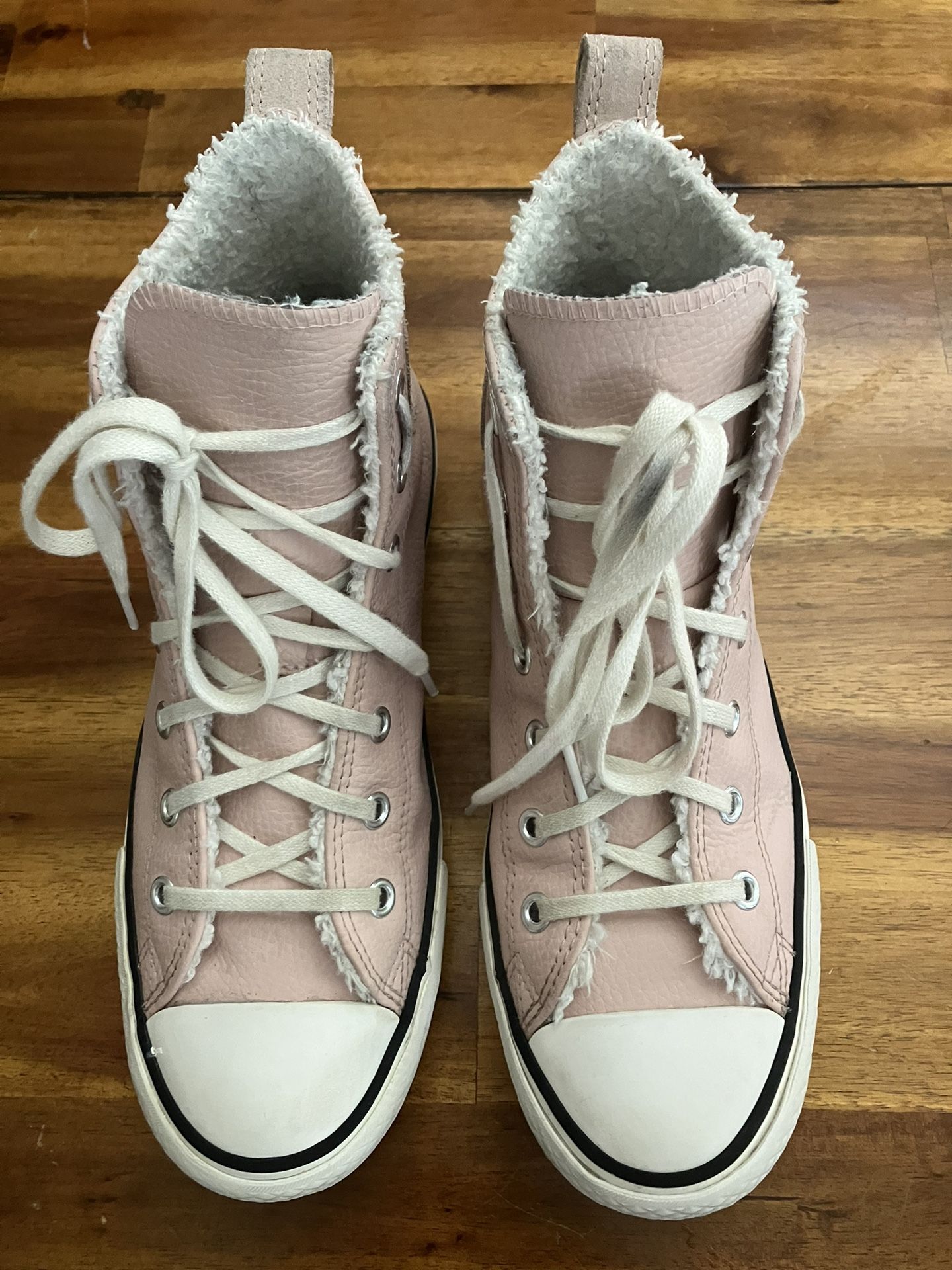Converse kid Size 5 Pink Leather High Tops Fleece Lined