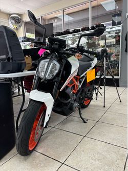 Motorcycle KTM 390duke