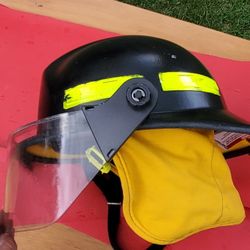 Cairns 660C Fiberglass Fire Helmet - Black - Excellent Condition!