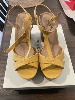 Women’s sun stone sandal heels yellow size 7.5