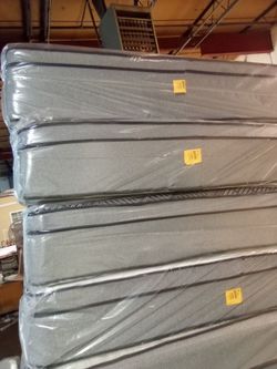 Queen pillow top set. Brand new in plastic.  FREE DELIVERY IN METRO ATL!!!