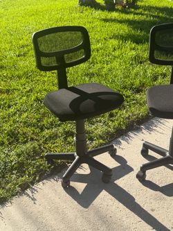 Black Mesh Office Chair with Wheels