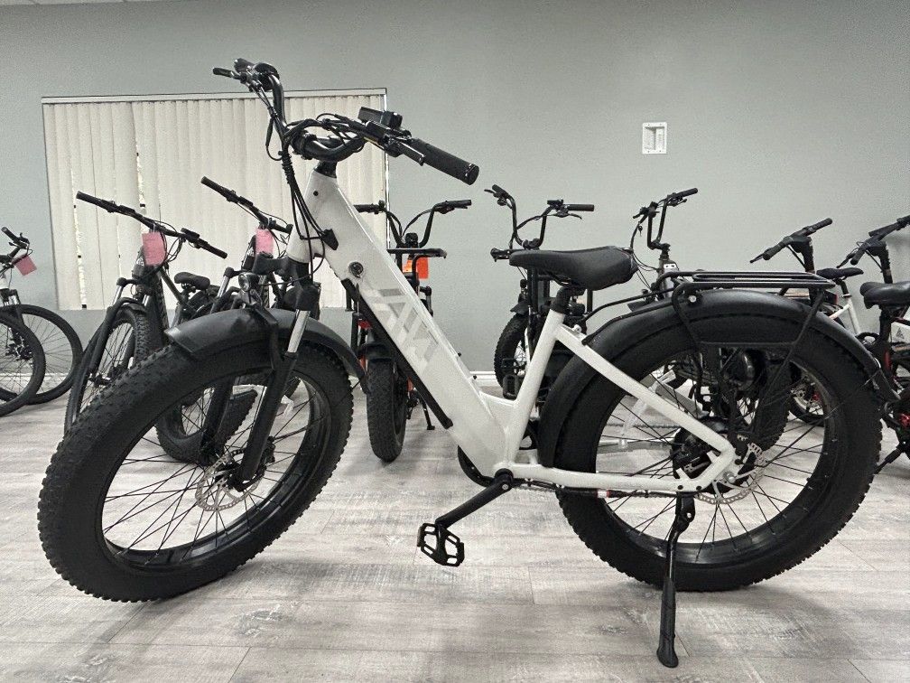 TST Defender F6222 Step-Thru E-Bike