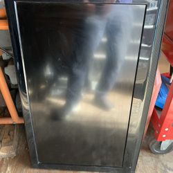 Dinex  32 Inch TV (not a smart TV)