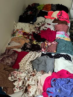 Women’s clothing lot 60 pieces mostly size M