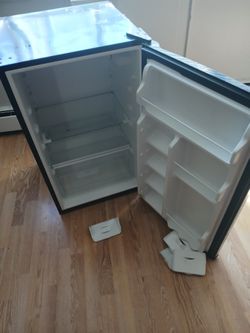 Artic Mini Fridge Barely Used