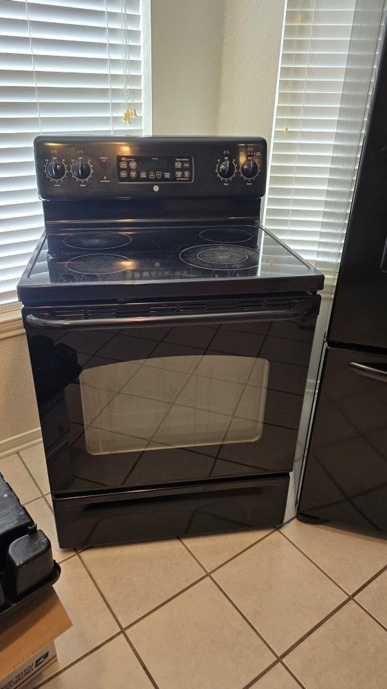 GE ELECTRIC RANGE STOVE W/APADTER