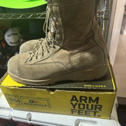 BELLEVILLE  STEEL TOE BOOTS IN PERFECT CONDITION MADE IN USA SIZE 12