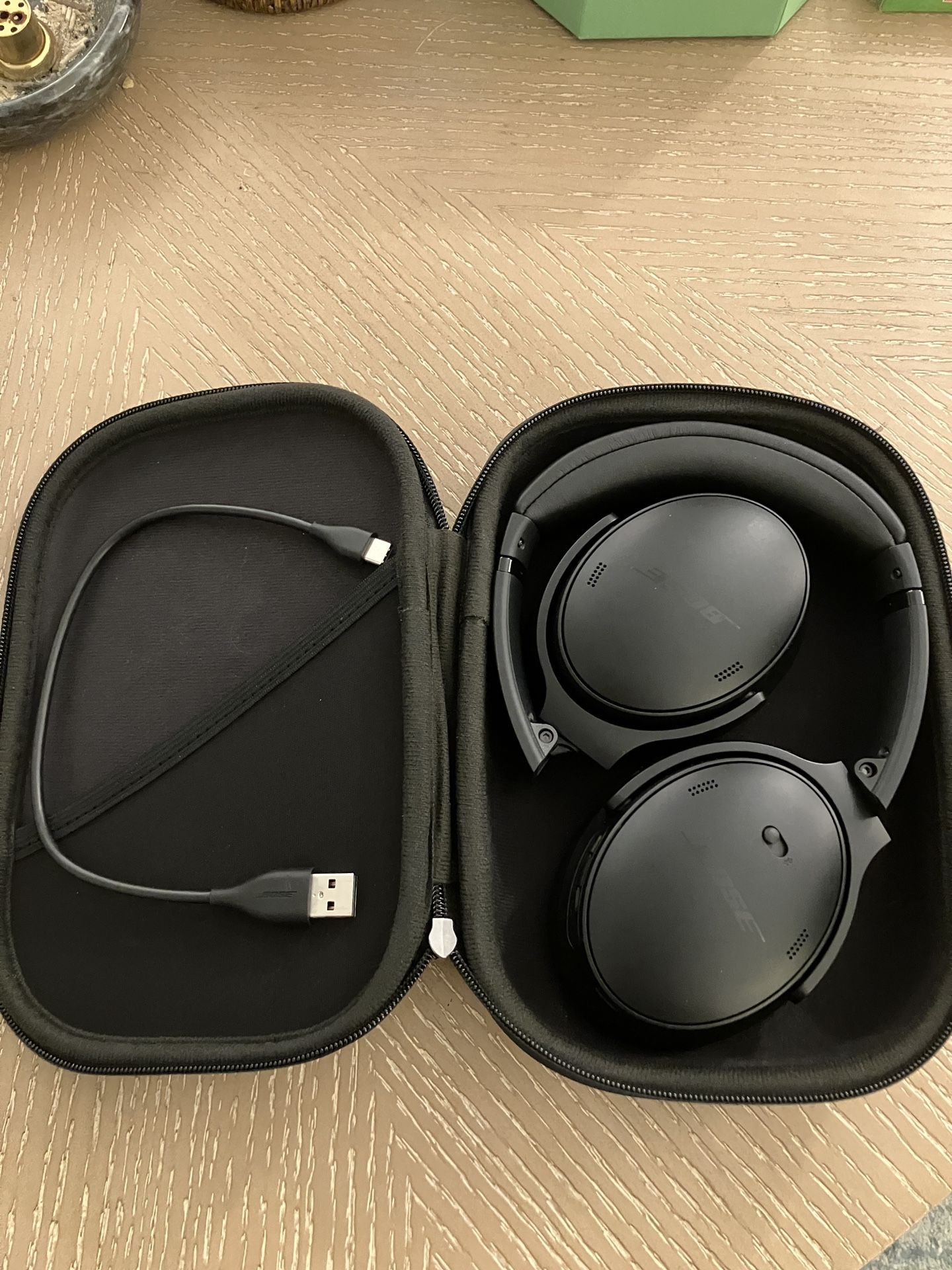 BLUETOOTH BOSE HEADPHONES: Bose QuietComfort (newest model) Noise Cancelling Headphones LIKE NEW with Case