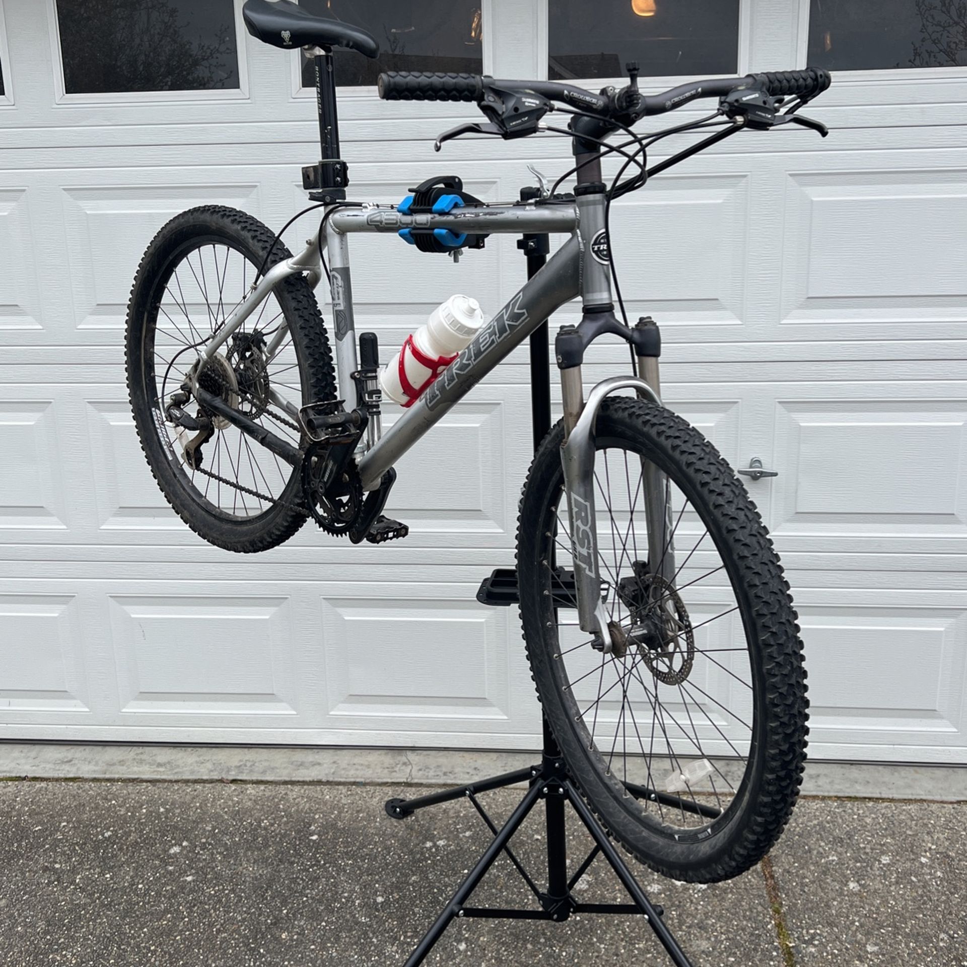 19.5” Trek 4300 Hardtail Mountain Bike “Large”