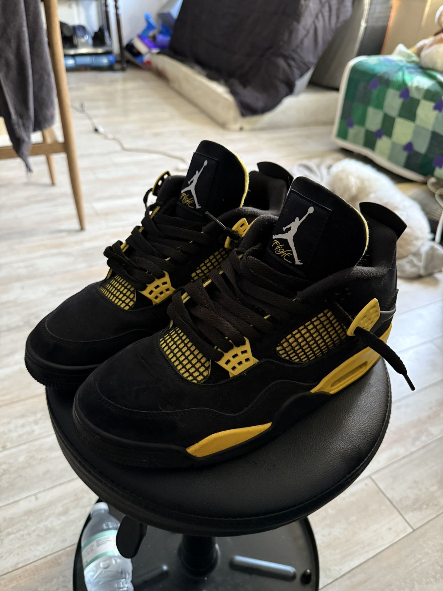 Air Jordan 4 Thunder