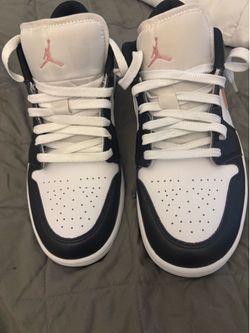 Retro Jordan 11’s size 9.5 men size 11 women