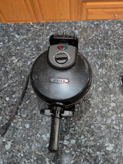 Bella Round Waffle Maker