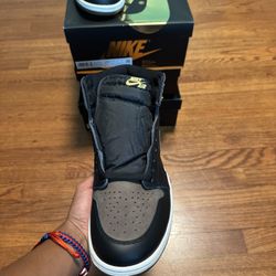 Air Jordan 1 Retro High OG Sizes 9, 11.5, 13, 14
