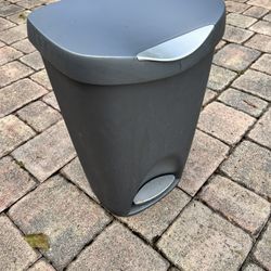 Plastic Kitchen Trash Can