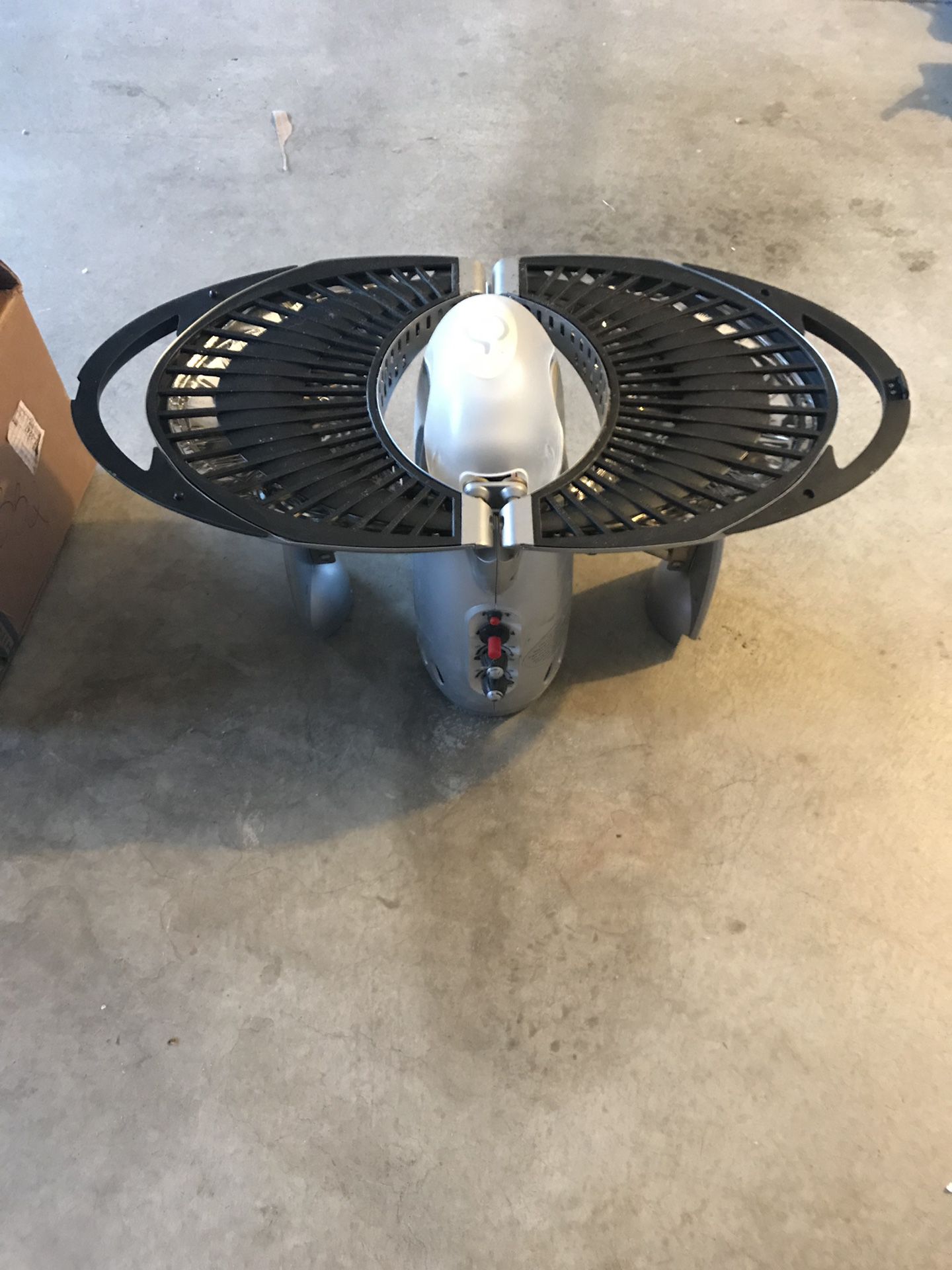 Portable grill/ bbq uses propane