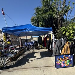 YARD SALE Y2K DISNEY