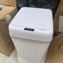 NEW 12L Smart Sensor Trash Can + FREE 2 AA Batteries