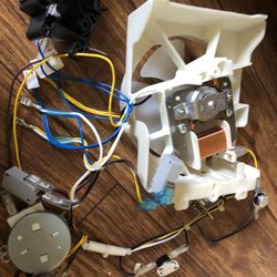 Partes Para Microondas.      Mainstays 0.7 Cu ft Countertop Microwave Oven, 700 Watts, Black