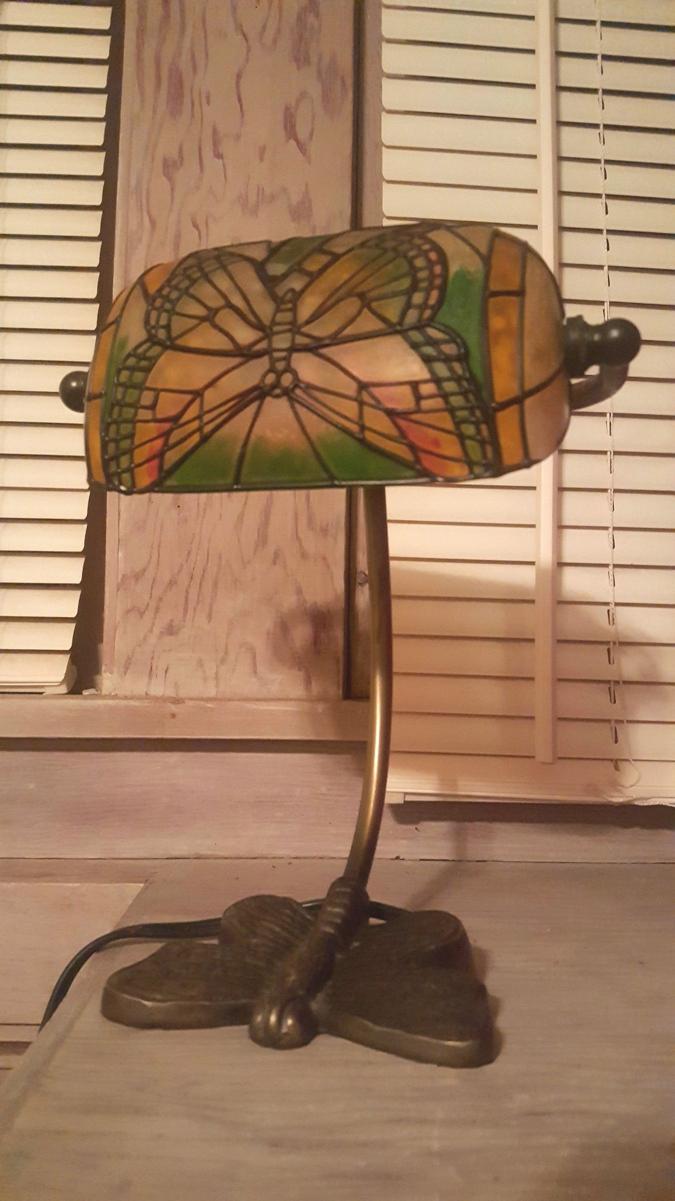 Lamp butterfly