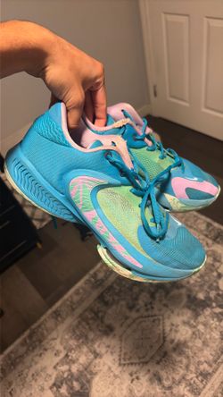Giannas Zoom freak 4 basketball shoes
