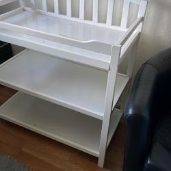 Change  Baby Diaper