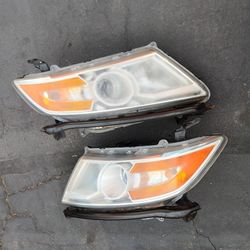 2011-2013 Honda Odyssey Headlights Xenon With All The Accessories OEM. 