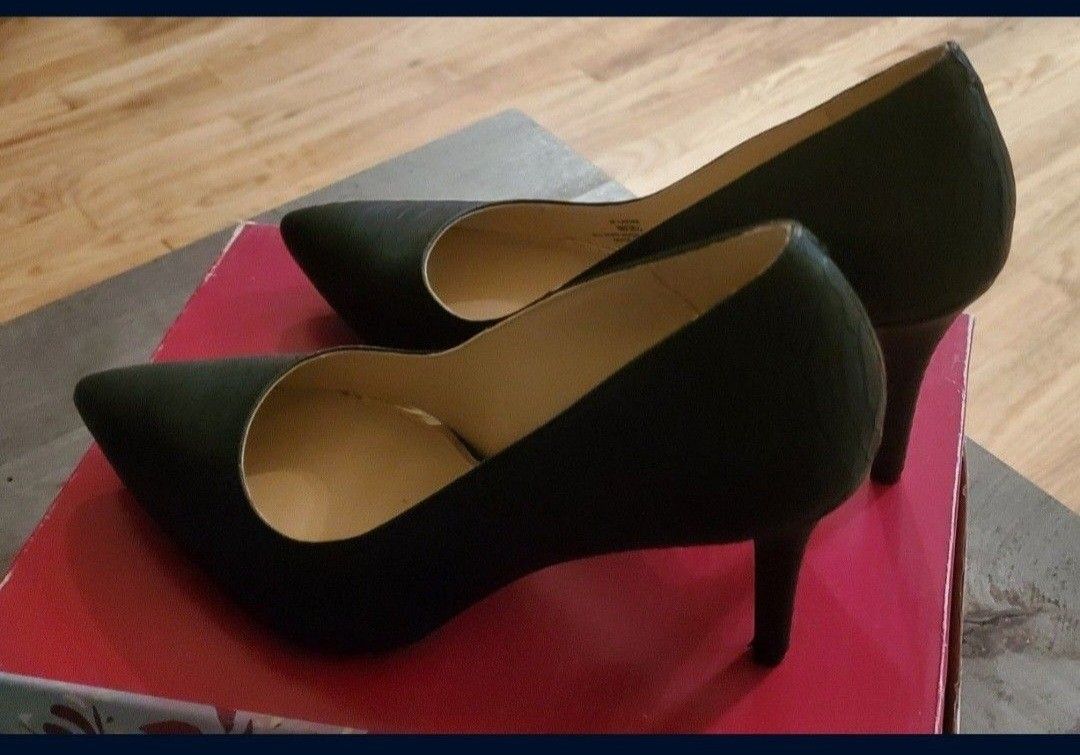 Jessica Simpson black snakeskin heels - (Size 8½) - * DOWNSIZING SALES* for  Sale in Parlin, NJ - OfferUp