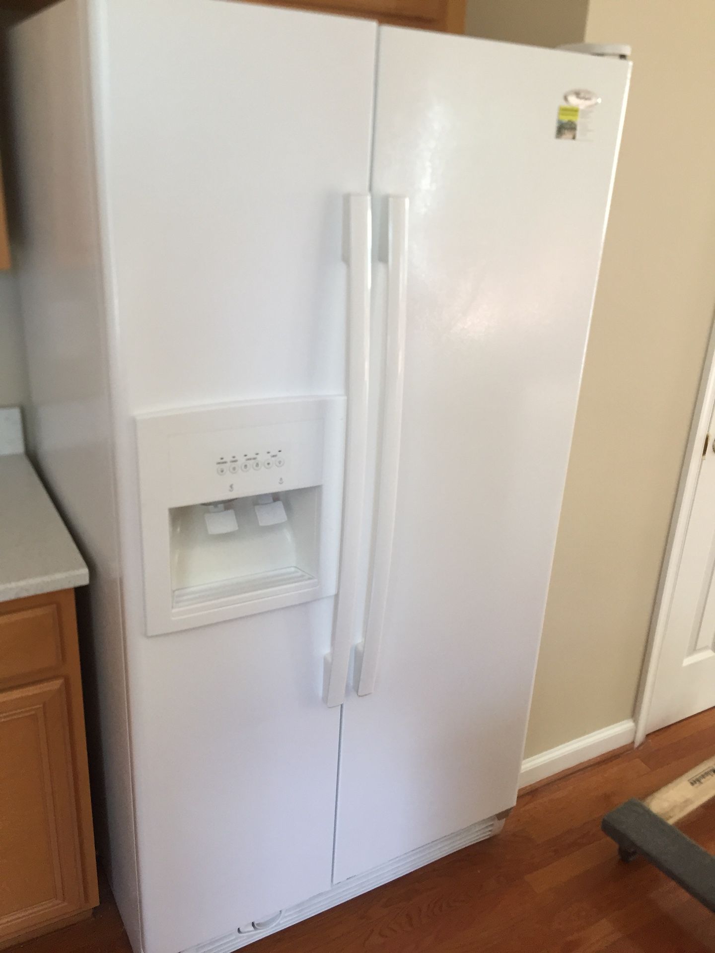 Refrigerator whirlpool! Used for months only. Clean. Good and nice conditions!! Works perfectly! Freezer and refrigerator.