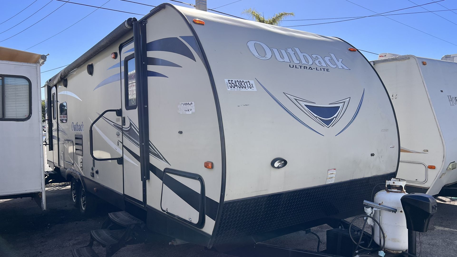 Rv Trailer Outback Año 2016 De 27 Pies Ubicado 9850 Nw 27 Ave Miami Fl 33147 O 786:327:1327 