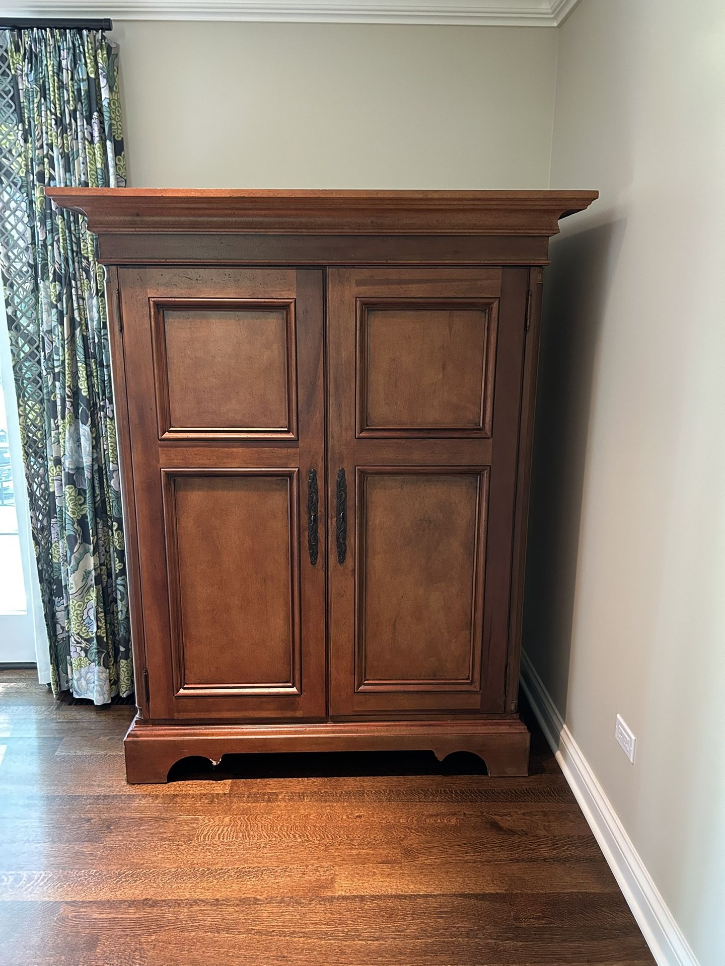 Ethan Allen Armoire - Tv Cabinet Or Bar Cabinet