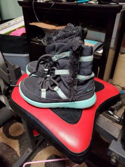 Nike kids boots 10c