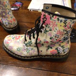 Dr Martens Women Boots Size 9 