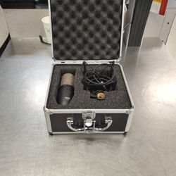 AKG Microphone 