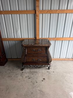 Pulaski furniture 2-drawer nightstand/end table