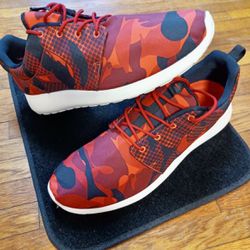 Nike ROSHE “Daring Red Camp”