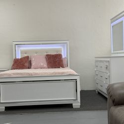 4 Piece Queen Bedroom Set