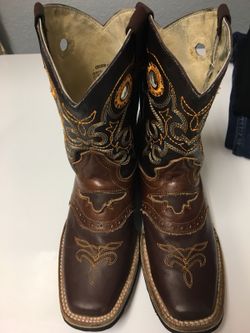 Boys cowboy boots size 4.5