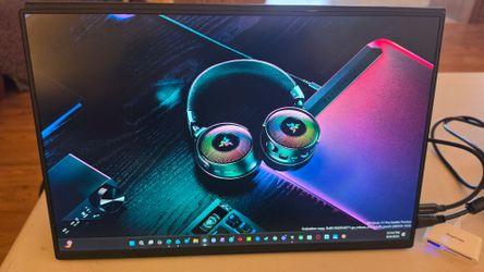 Ingnok YN03B, 15.6-inch lightweight portable monitor