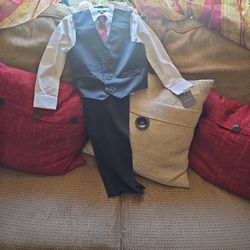 Brand new Size 6 Boys Three Piece Outfit 