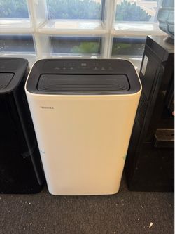 Toshiba 10,000 BTU 115-Volt Inverter Wi-Fi Quiet Portable AC Air Conditioner 250 sqft window kit A/C cooling fan