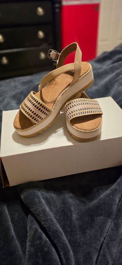 Women sandals